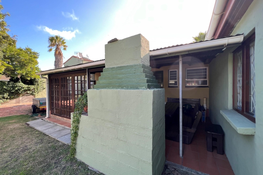 8 Bedroom Property for Sale in Table View Western Cape